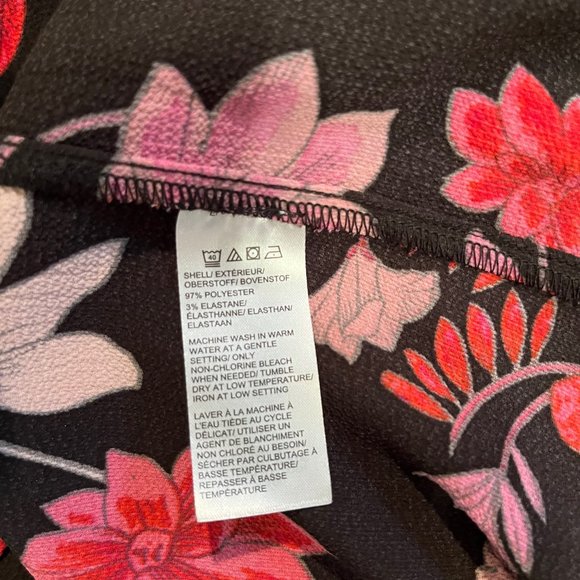 Lord & Taylor Black Pink Red Floral Blouse, Longer Length, Women's size large - Picture 8 of 8